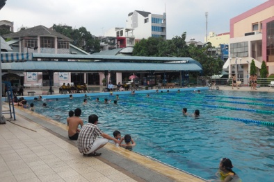 Nhiễm HIV vì...đi bơi